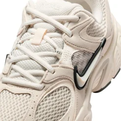 Nike - Women's V5 RNR - Sneaker